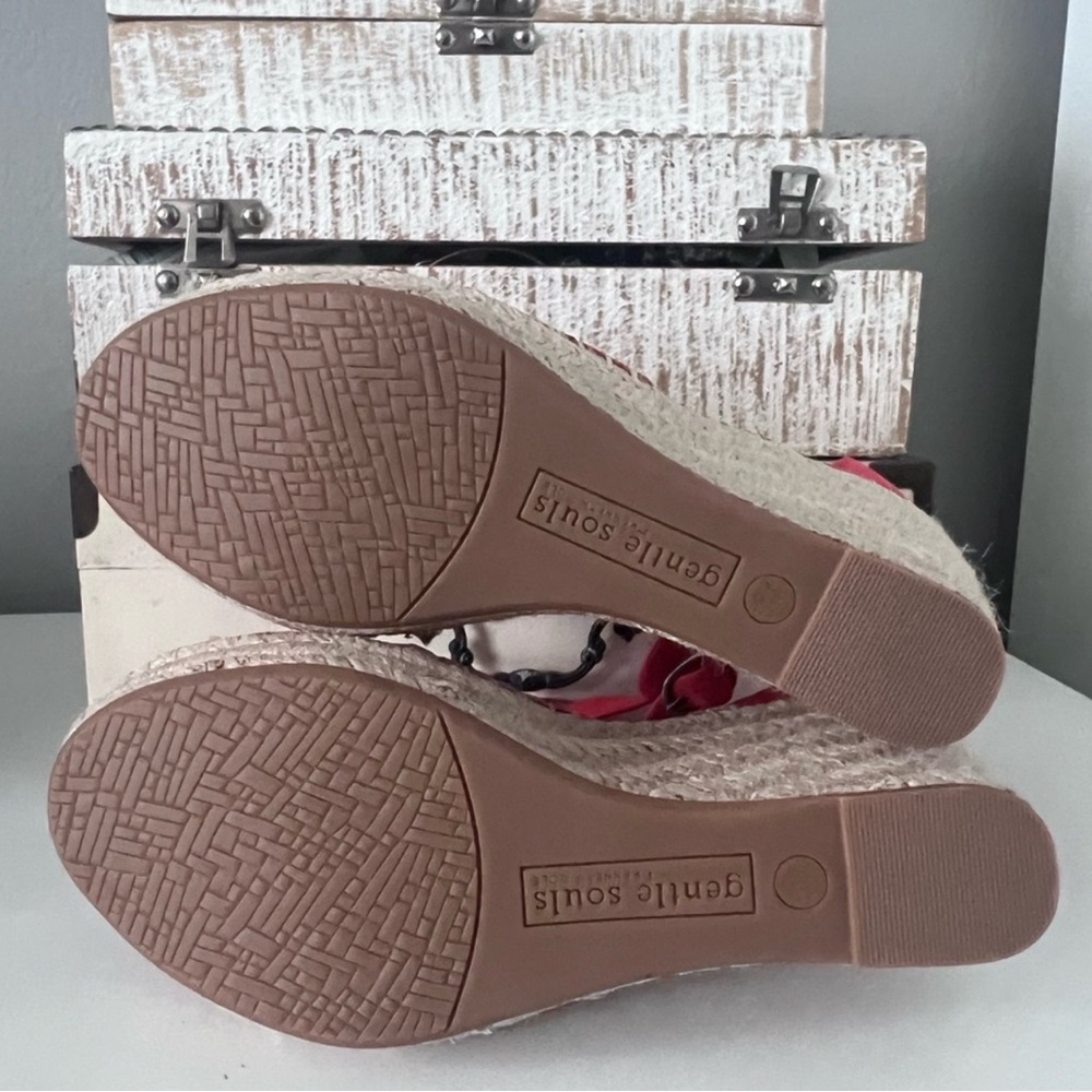 Kenneth Cole Charli Red Wedge Sandals - Picture 8 of 9